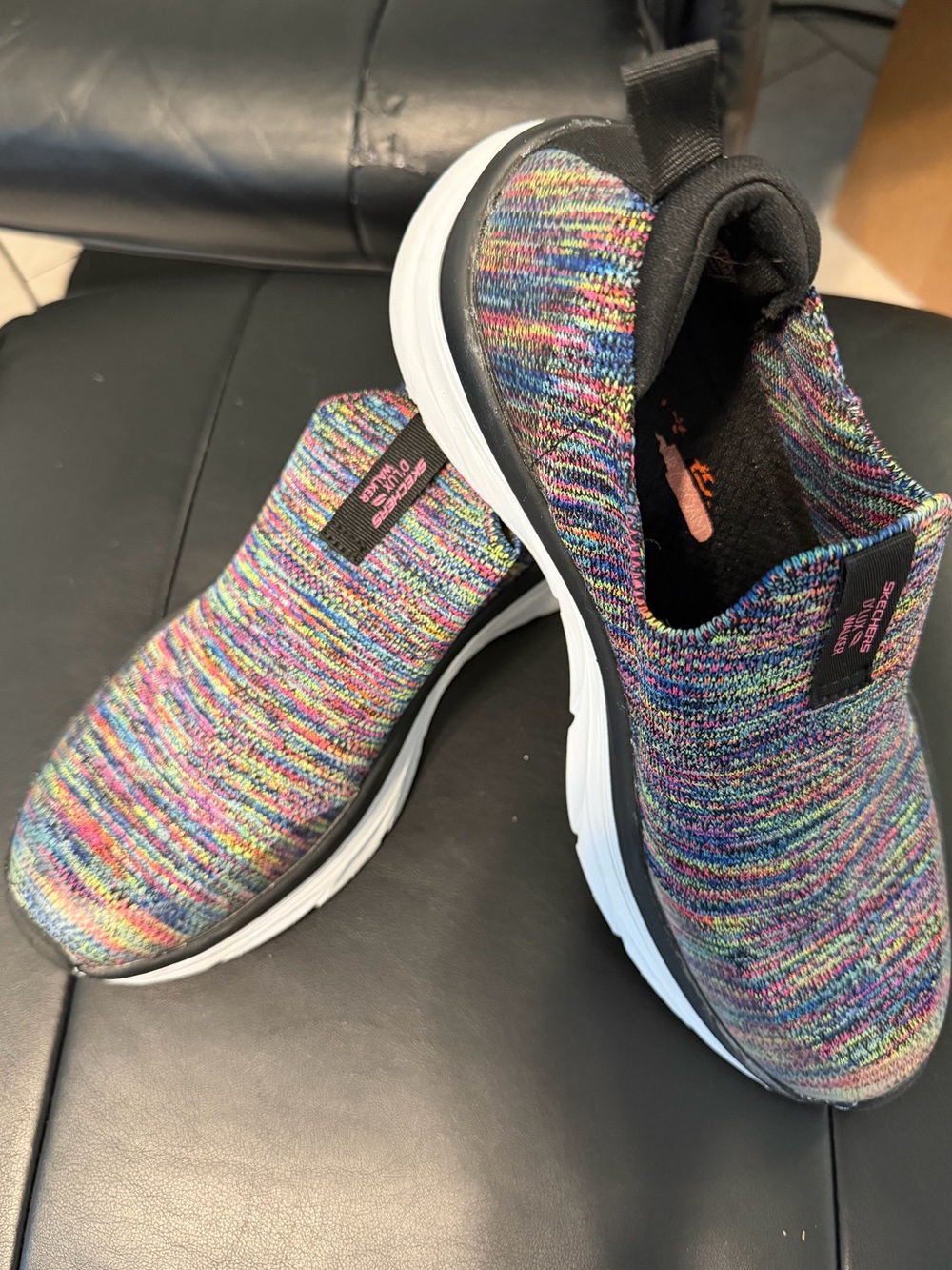 Skechers Women’s Rainbow Knit Slip-On D’Lux Walker Sz 8.5